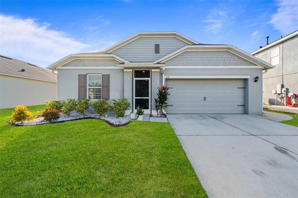 合同活跃: $295,000 (4 贝兹, 2 浴室, 1778 平方英尺)