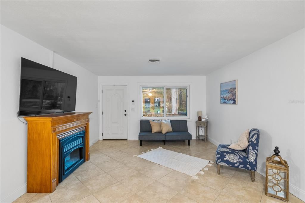 For Sale: $436,000 (3 beds, 2 baths, 1296 Square Feet)