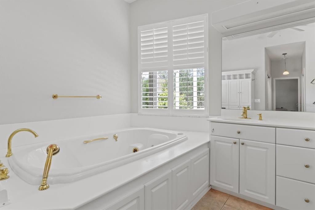 For Sale: $499,000 (3 beds, 3 baths, 2380 Square Feet)