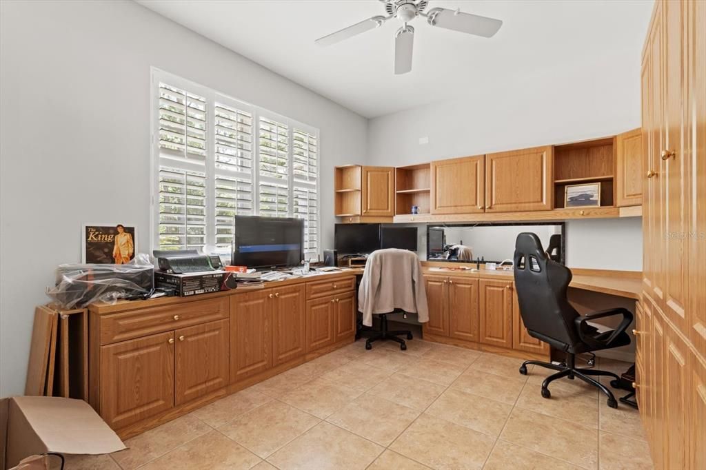 For Sale: $499,000 (3 beds, 3 baths, 2380 Square Feet)