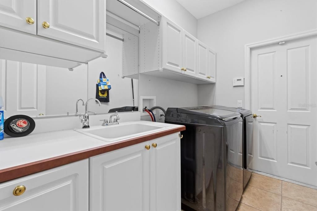 For Sale: $499,000 (3 beds, 3 baths, 2380 Square Feet)