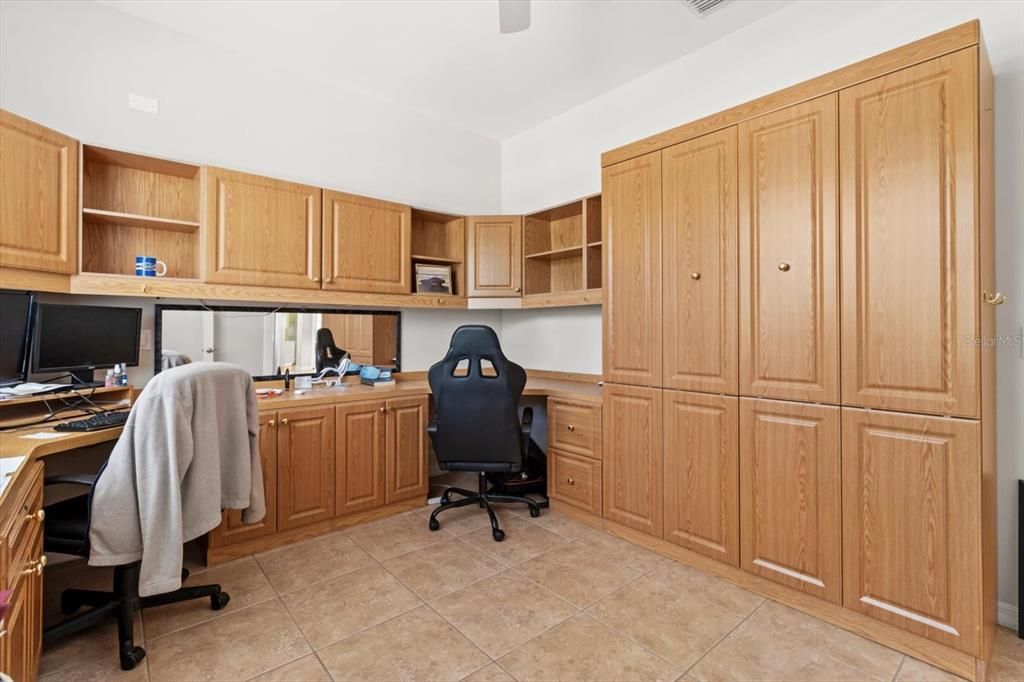 For Sale: $499,000 (3 beds, 3 baths, 2380 Square Feet)