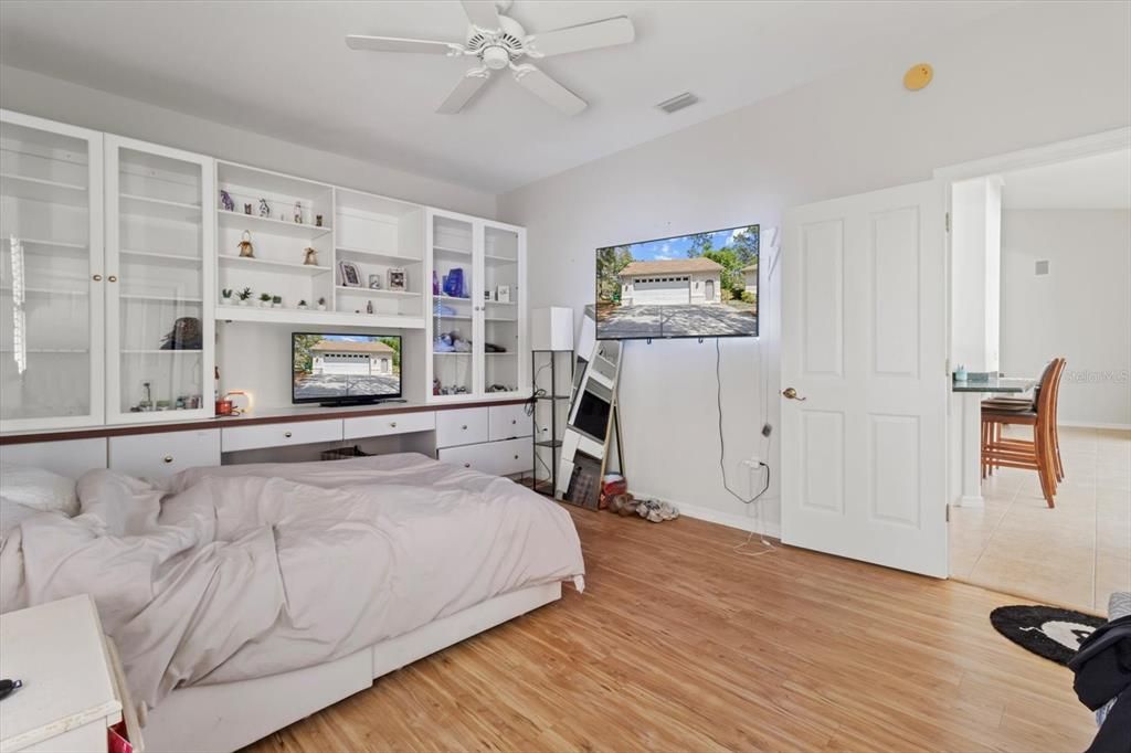 For Sale: $499,000 (3 beds, 3 baths, 2380 Square Feet)