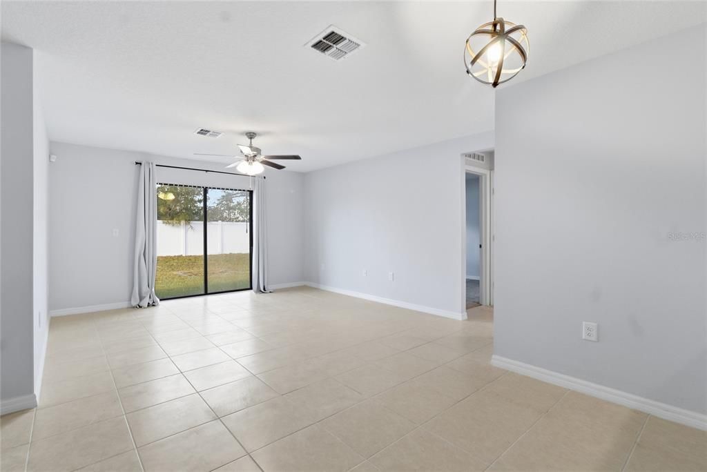 Под контрактом: $259,900 (3 спален, 2 ванн, 1244 Квадратных фут)