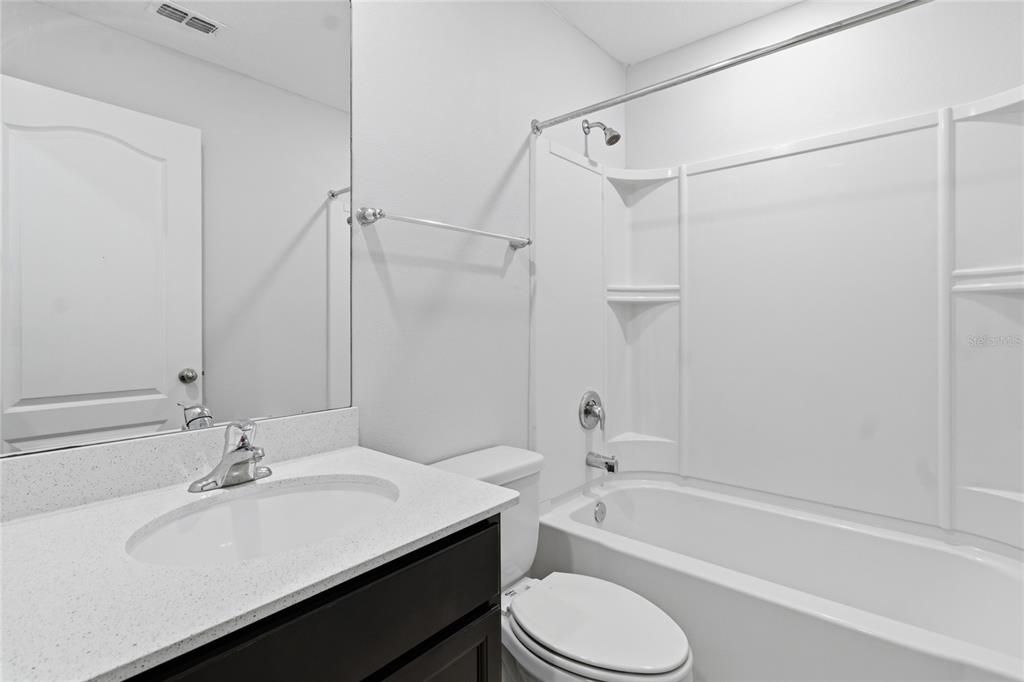 Под контрактом: $259,900 (3 спален, 2 ванн, 1244 Квадратных фут)