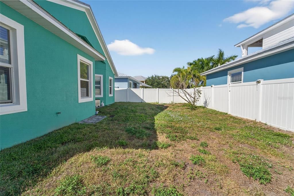 For Sale: $400,000 (4 beds, 3 baths, 2036 Square Feet)