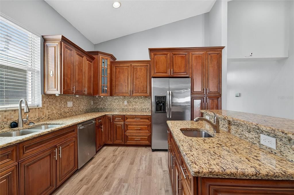 For Sale: $400,000 (4 beds, 3 baths, 2036 Square Feet)