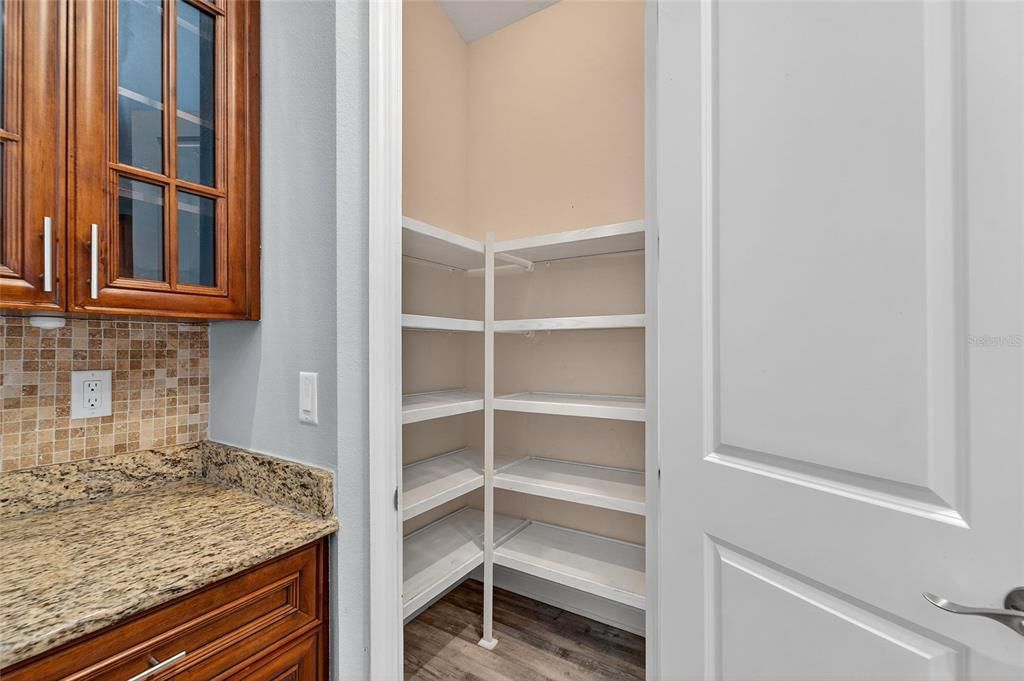 For Sale: $400,000 (4 beds, 3 baths, 2036 Square Feet)