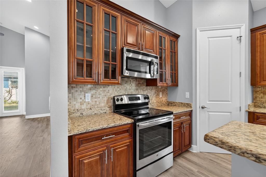 For Sale: $400,000 (4 beds, 3 baths, 2036 Square Feet)