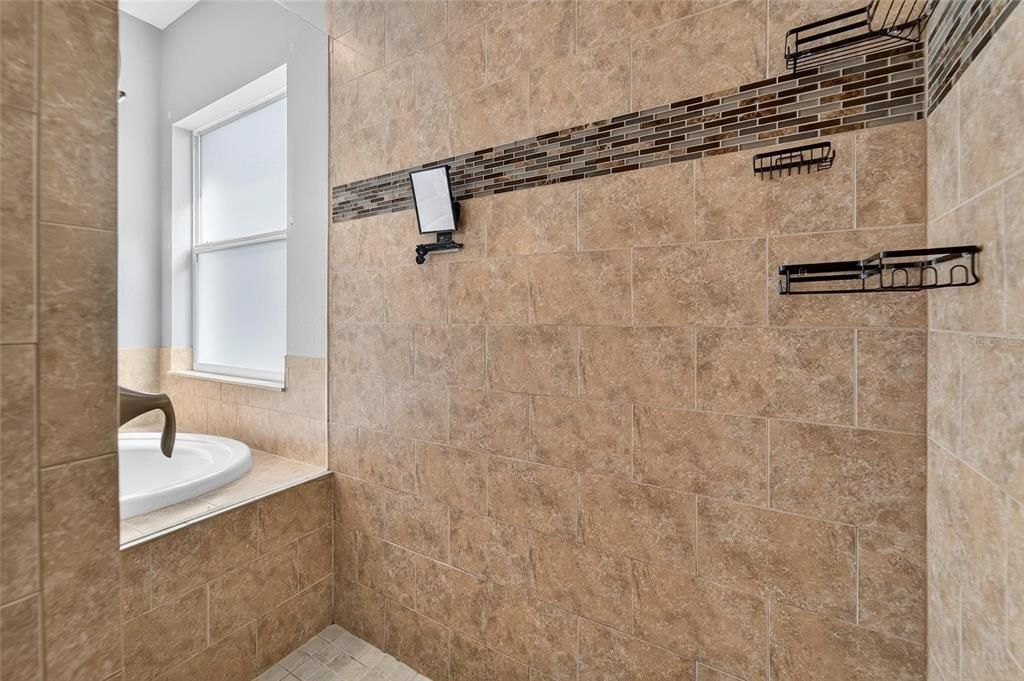 For Sale: $400,000 (4 beds, 3 baths, 2036 Square Feet)