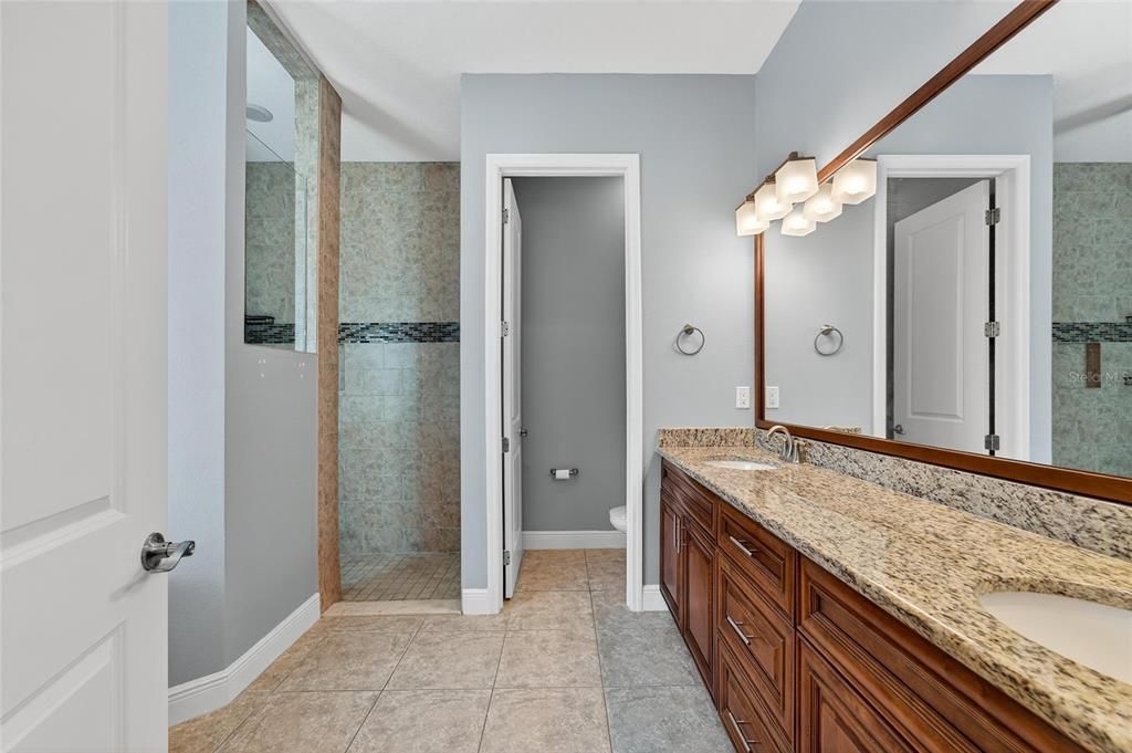 For Sale: $400,000 (4 beds, 3 baths, 2036 Square Feet)