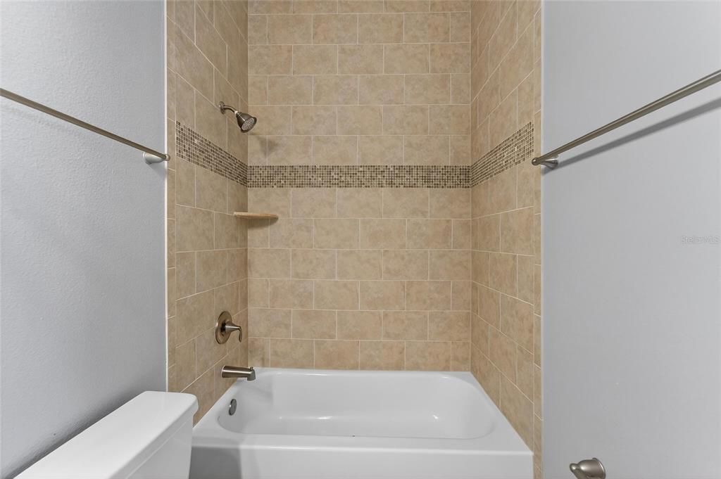 For Sale: $400,000 (4 beds, 3 baths, 2036 Square Feet)