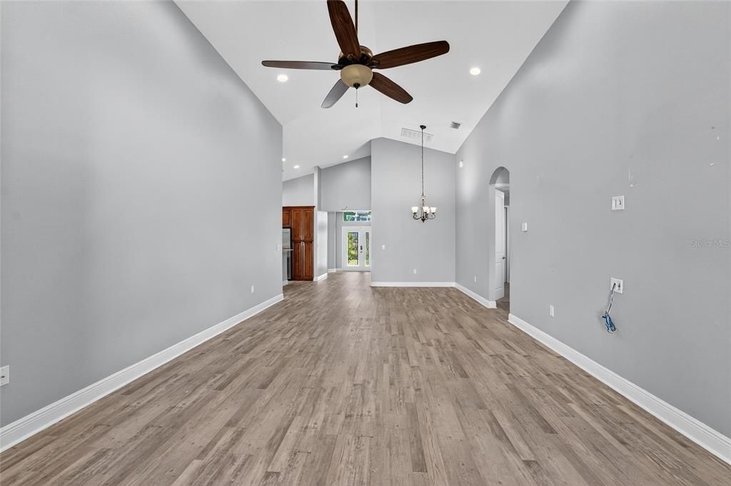 For Sale: $400,000 (4 beds, 3 baths, 2036 Square Feet)