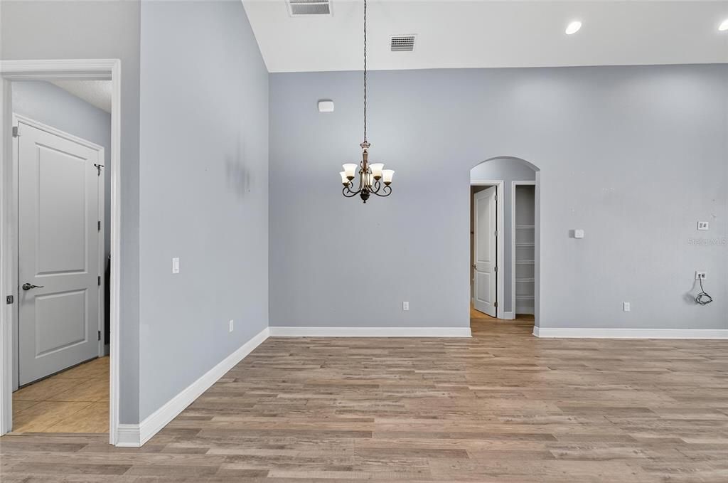 For Sale: $400,000 (4 beds, 3 baths, 2036 Square Feet)