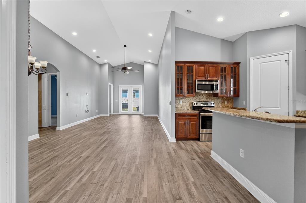 For Sale: $400,000 (4 beds, 3 baths, 2036 Square Feet)