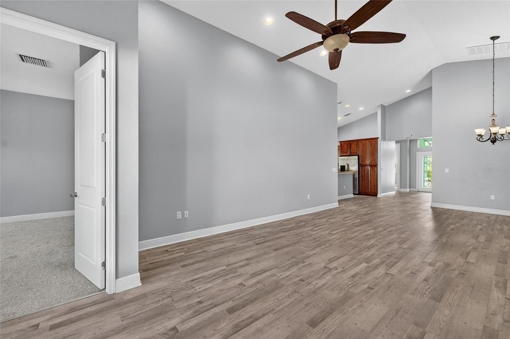 For Sale: $400,000 (4 beds, 3 baths, 2036 Square Feet)