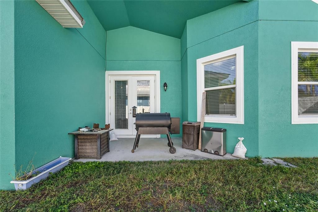 For Sale: $400,000 (4 beds, 3 baths, 2036 Square Feet)