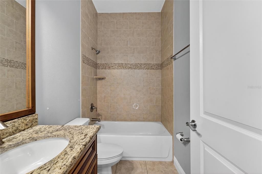 For Sale: $400,000 (4 beds, 3 baths, 2036 Square Feet)