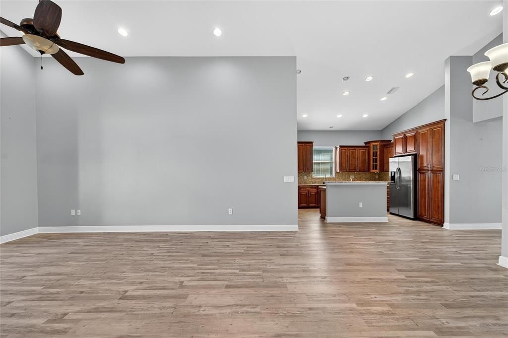 For Sale: $400,000 (4 beds, 3 baths, 2036 Square Feet)