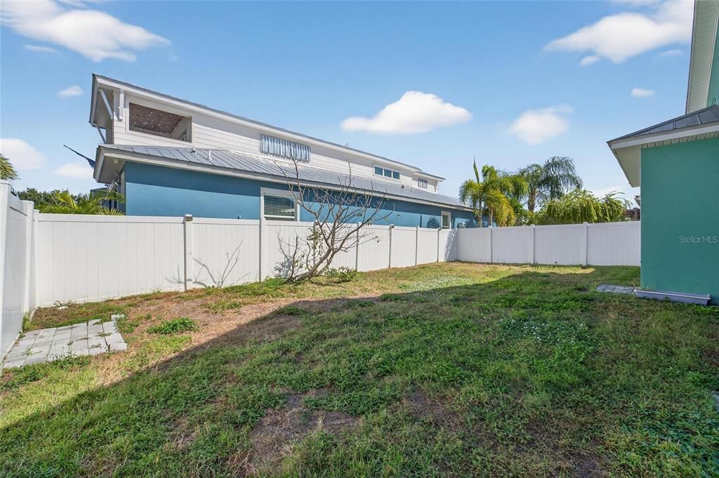 For Sale: $400,000 (4 beds, 3 baths, 2036 Square Feet)