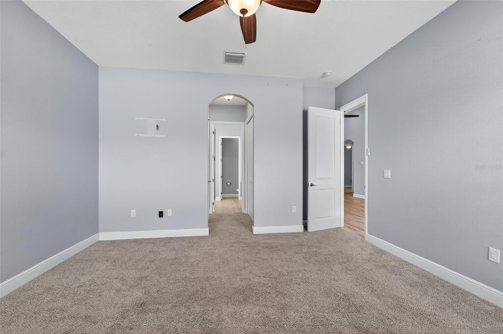 For Sale: $400,000 (4 beds, 3 baths, 2036 Square Feet)