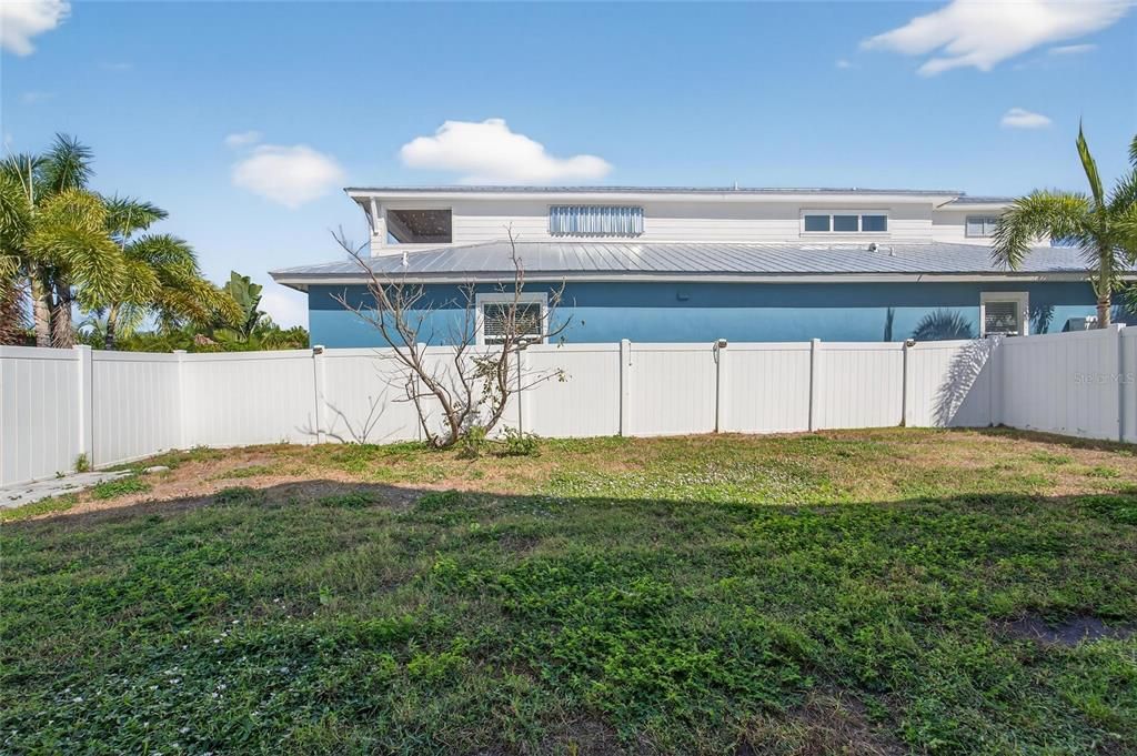 For Sale: $400,000 (4 beds, 3 baths, 2036 Square Feet)