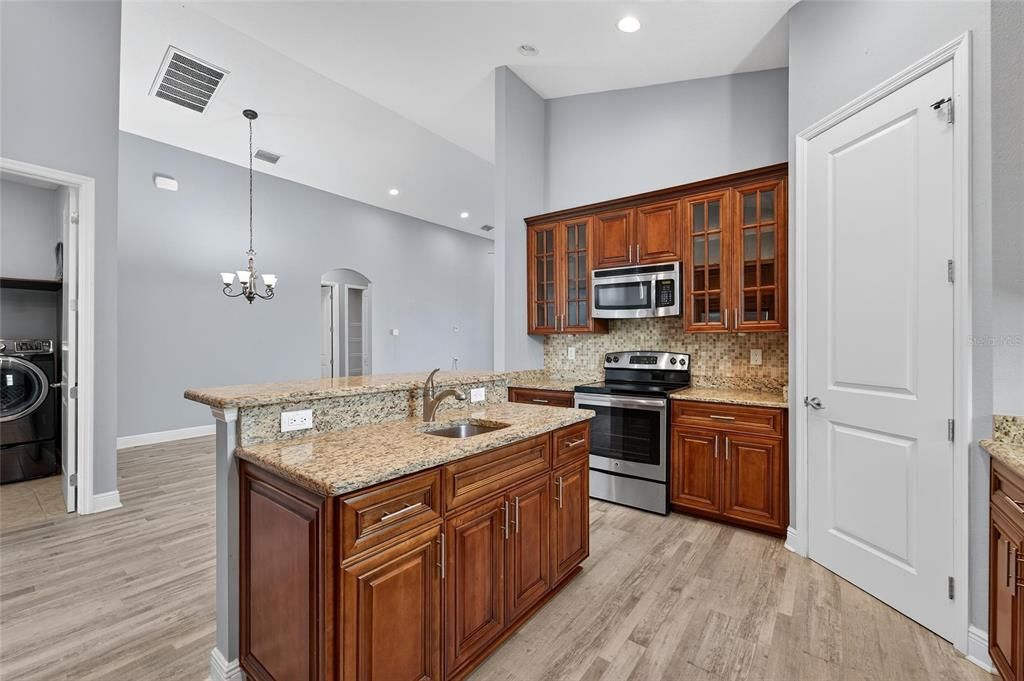 For Sale: $400,000 (4 beds, 3 baths, 2036 Square Feet)