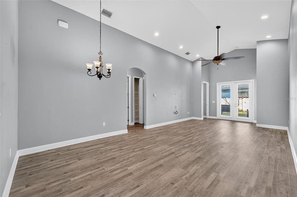 For Sale: $400,000 (4 beds, 3 baths, 2036 Square Feet)