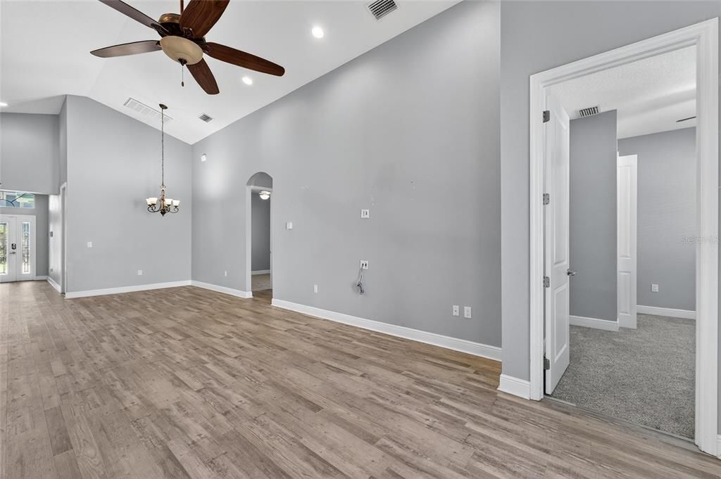 For Sale: $400,000 (4 beds, 3 baths, 2036 Square Feet)