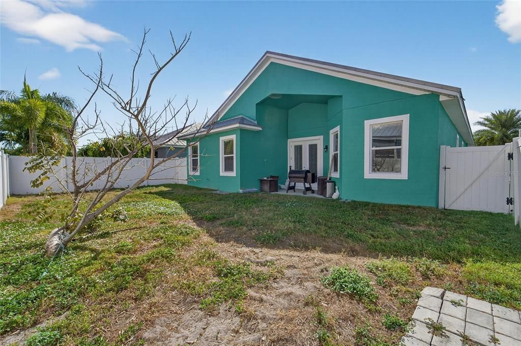 For Sale: $400,000 (4 beds, 3 baths, 2036 Square Feet)