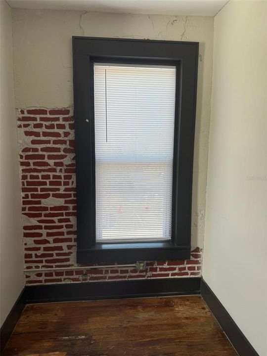 For Rent: $1,800 (2 beds, 1 baths, 850 Square Feet)