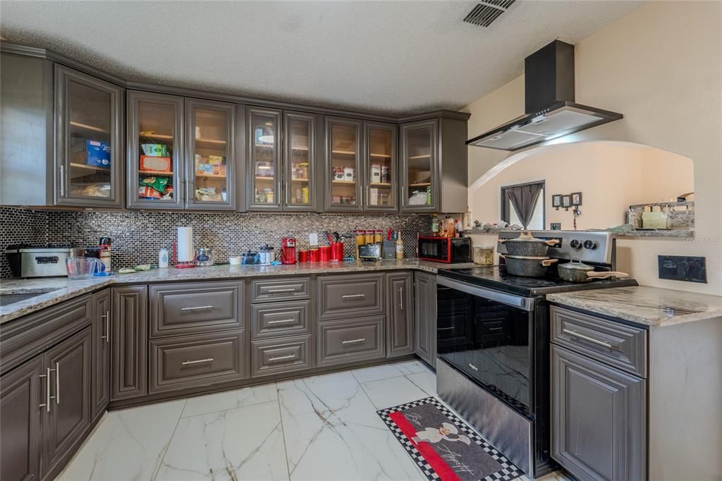 For Sale: $600,000 (4 beds, 2 baths, 1803 Square Feet)