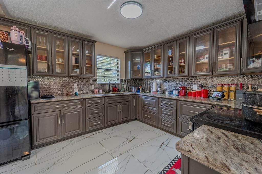 For Sale: $600,000 (4 beds, 2 baths, 1803 Square Feet)