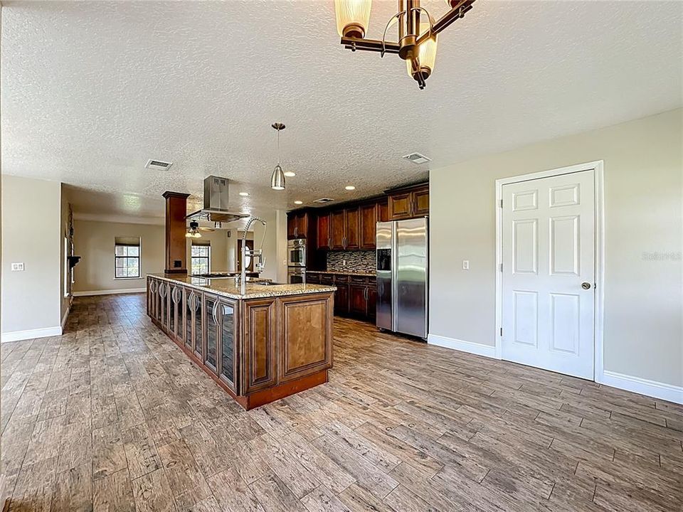 待售: $649,000 (3 贝兹, 2 浴室, 2145 平方英尺)