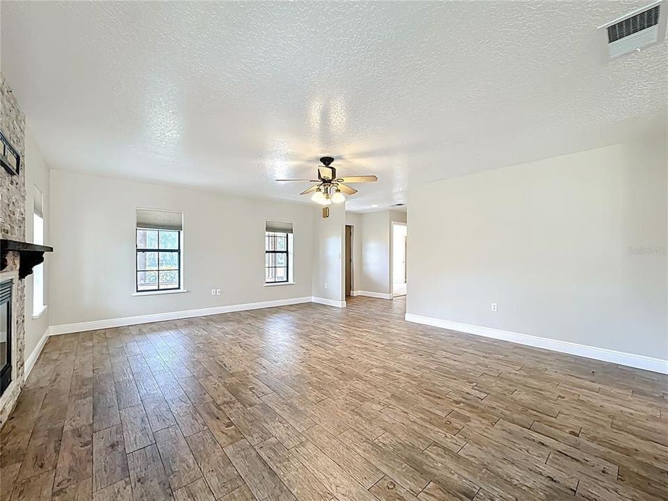 待售: $649,000 (3 贝兹, 2 浴室, 2145 平方英尺)