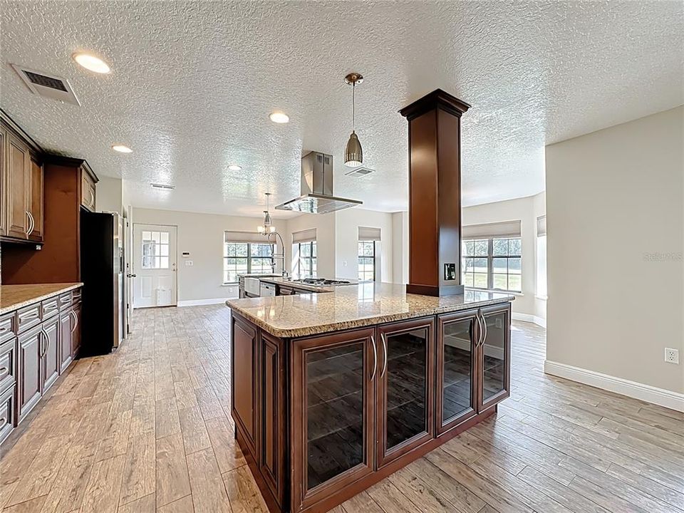 待售: $649,000 (3 贝兹, 2 浴室, 2145 平方英尺)