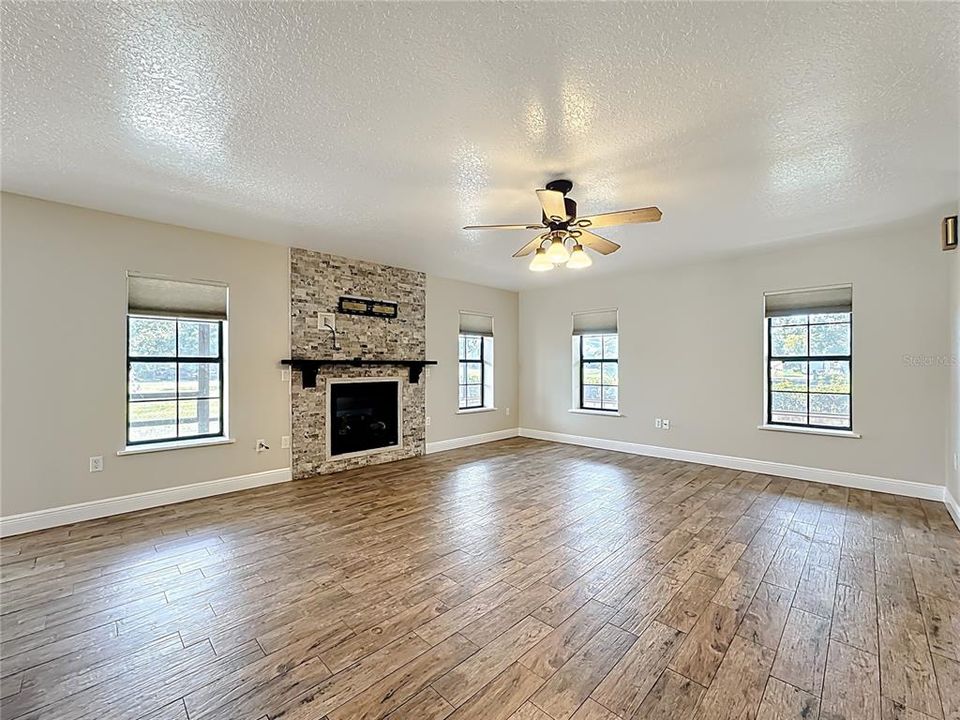 待售: $649,000 (3 贝兹, 2 浴室, 2145 平方英尺)