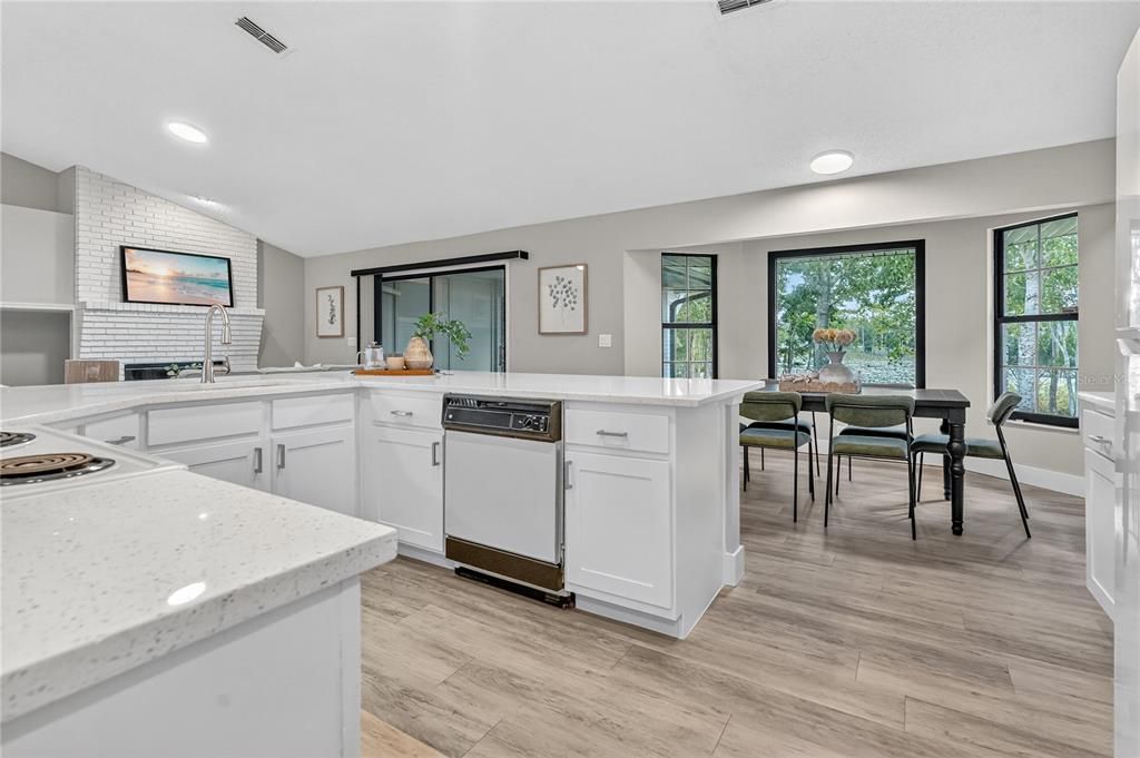 На продажу: $447,000 (3 спален, 2 ванн, 2030 Квадратных фут)