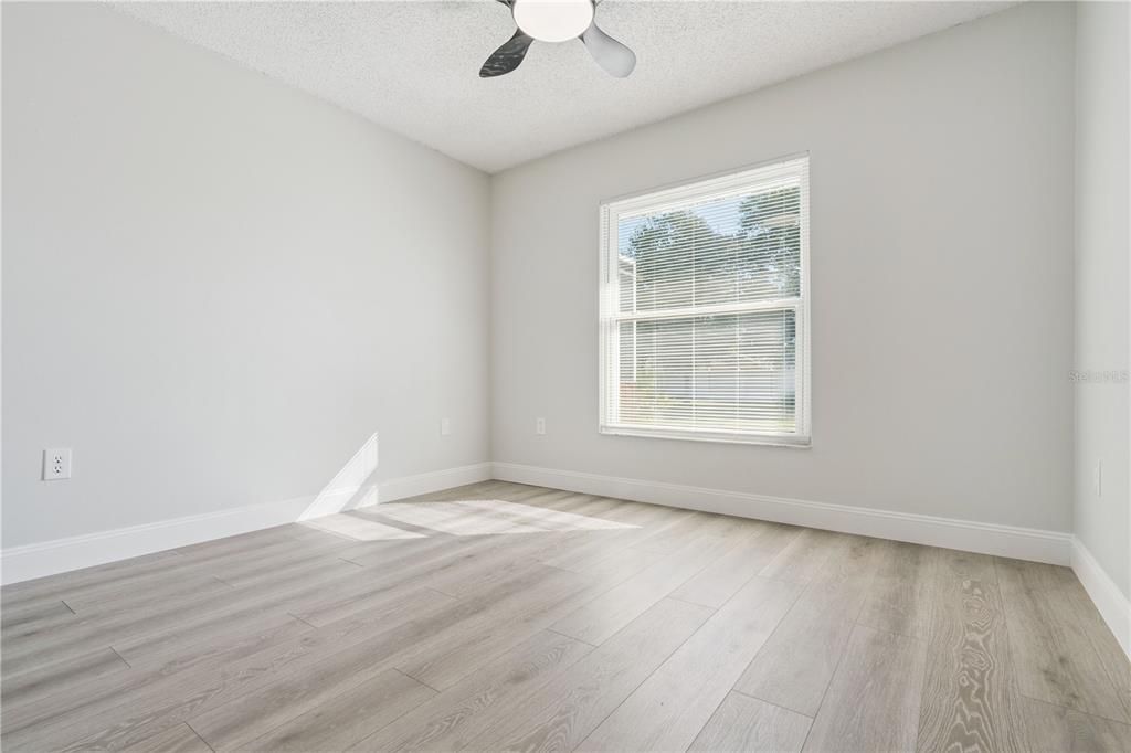 Под контрактом: $340,000 (4 спален, 2 ванн, 1759 Квадратных фут)