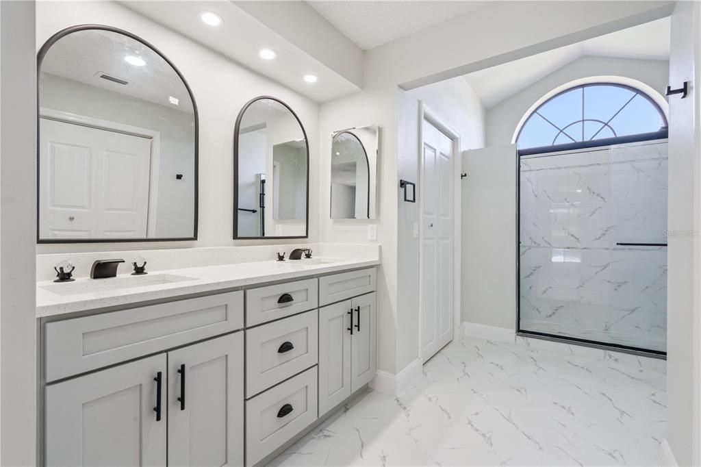 Под контрактом: $340,000 (4 спален, 2 ванн, 1759 Квадратных фут)