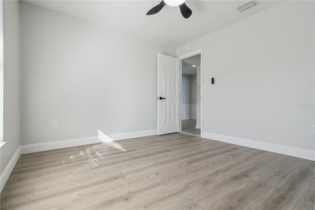 Под контрактом: $340,000 (4 спален, 2 ванн, 1759 Квадратных фут)