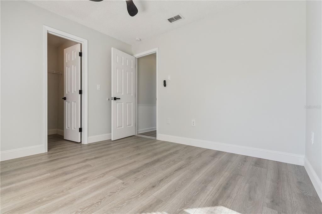 Под контрактом: $340,000 (4 спален, 2 ванн, 1759 Квадратных фут)