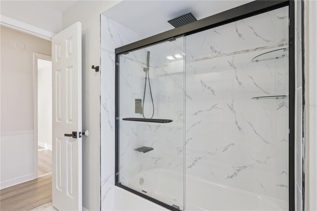 Под контрактом: $340,000 (4 спален, 2 ванн, 1759 Квадратных фут)