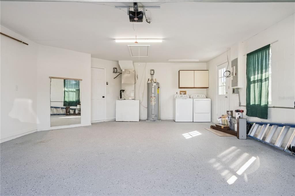 Под контрактом: $340,000 (4 спален, 2 ванн, 1759 Квадратных фут)