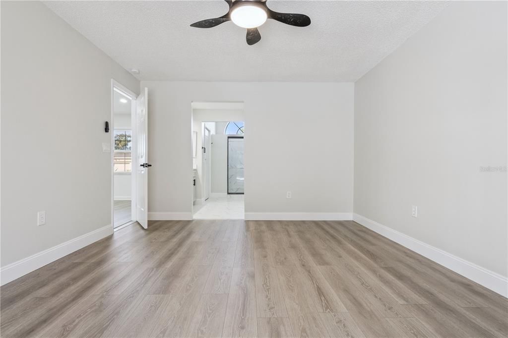 Под контрактом: $340,000 (4 спален, 2 ванн, 1759 Квадратных фут)