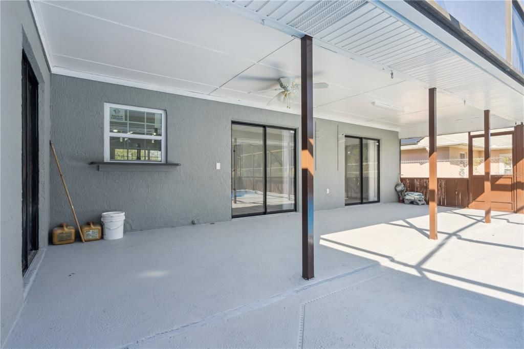 Под контрактом: $340,000 (4 спален, 2 ванн, 1759 Квадратных фут)