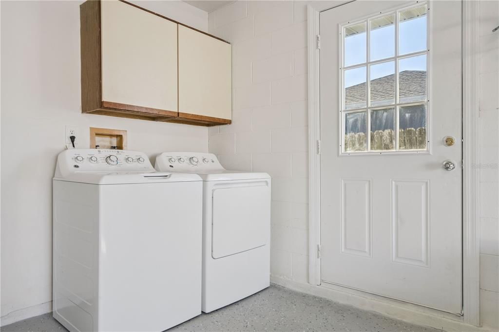 Под контрактом: $340,000 (4 спален, 2 ванн, 1759 Квадратных фут)