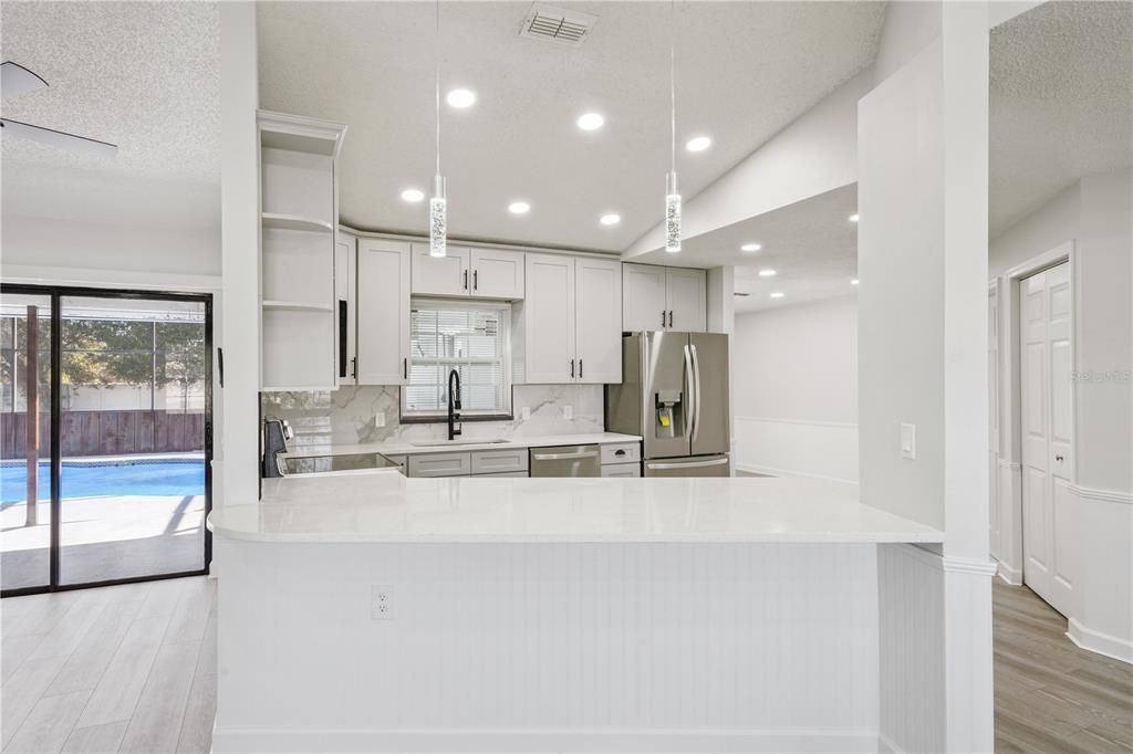 Под контрактом: $340,000 (4 спален, 2 ванн, 1759 Квадратных фут)