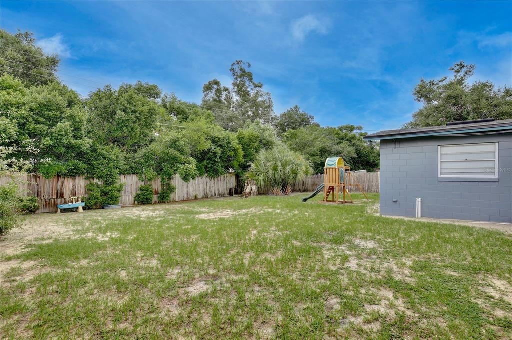 待售: $348,000 (4 贝兹, 3 浴室, 1270 平方英尺)