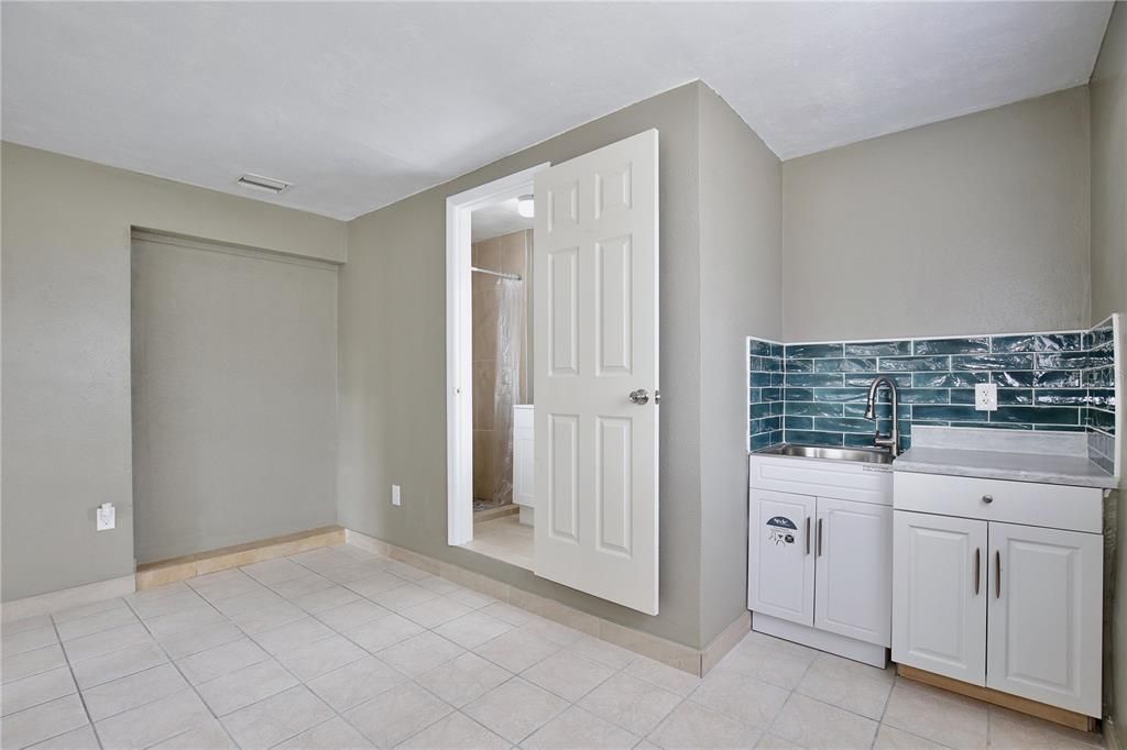 待售: $348,000 (4 贝兹, 3 浴室, 1270 平方英尺)